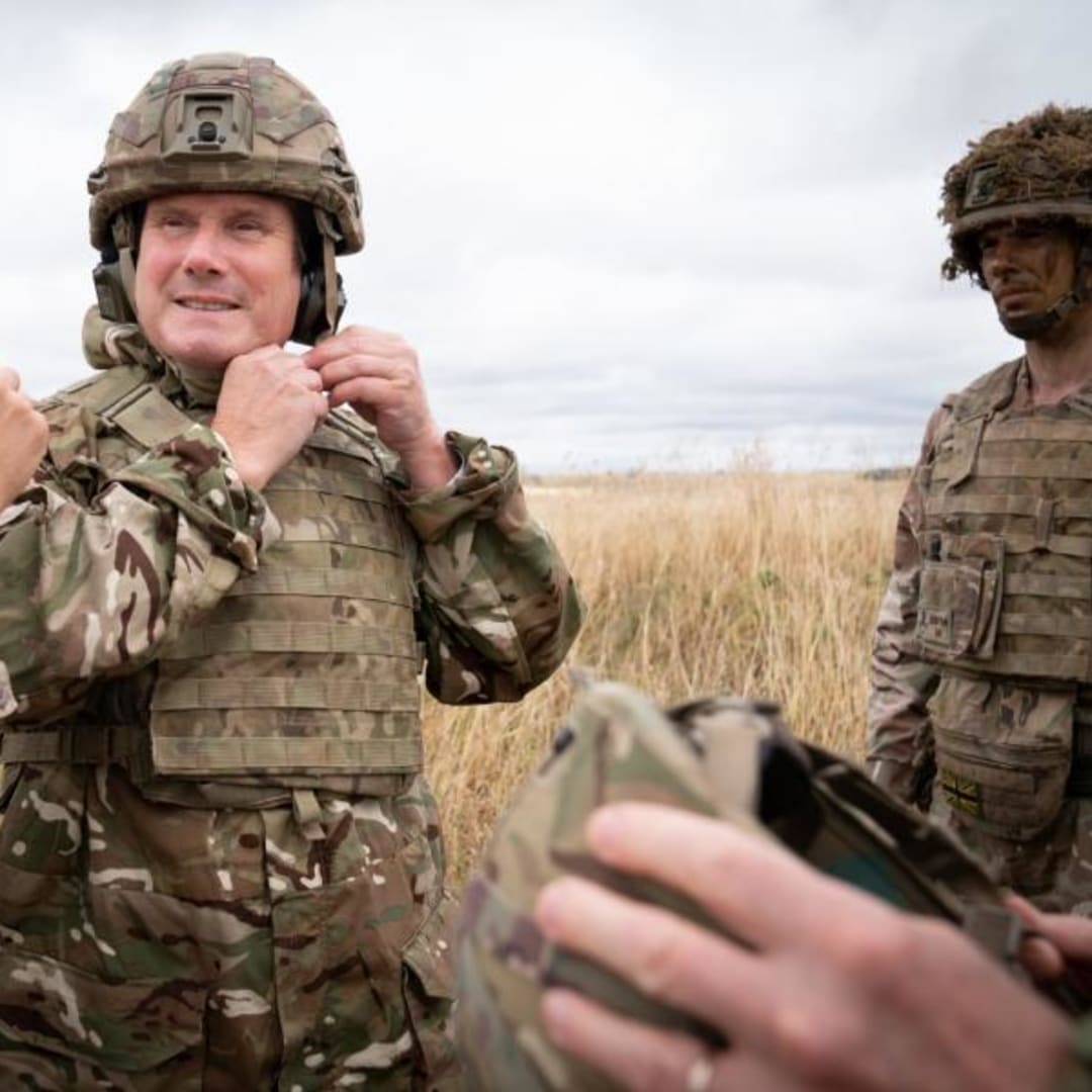 Saham Perusahaan Pertahanan Inggris Melonjak Setelah Pernyataan Kesediaan Kirim Pasukan ke Ukraina