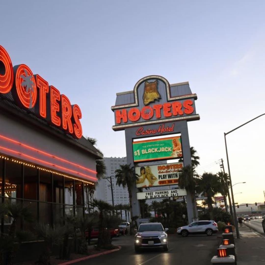 Hooters Bersiap Ajukan Kebangkrutan untuk Atasi Masalah Utang Besar