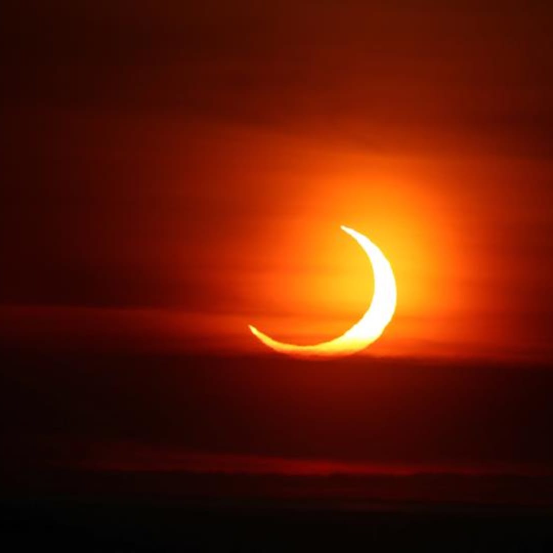 Gerhana Matahari Sebagian Langka Muncul Saat Matahari Terbit 2025