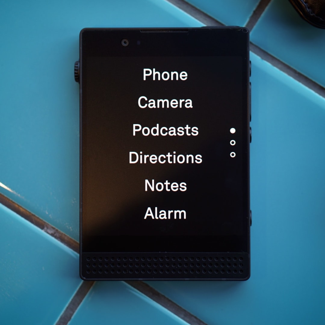 Light Phone III: Smartphone Minimalis dengan Fitur Esensial untuk Hidup Lebih Sederhana