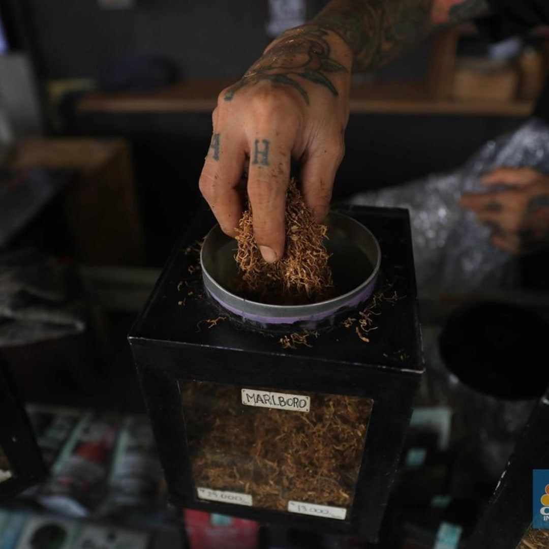 Fenomena Downtrading Rokok: Dampak Kebijakan Cukai dan Respons Pemerintah 2025