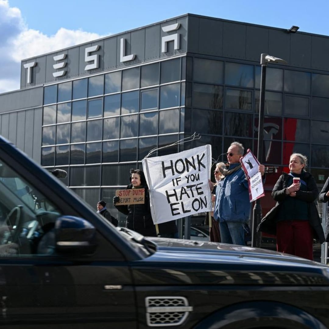 Tesla Hadapi Perang Dagang dan Tarif Tinggi, Masa Depan Bergantung Mobil Otomatis dan Robot