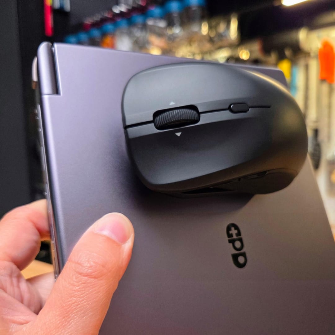 ESR MagMouse: Mouse Magnetik Praktis untuk Laptop dengan Docking Pad Khusus