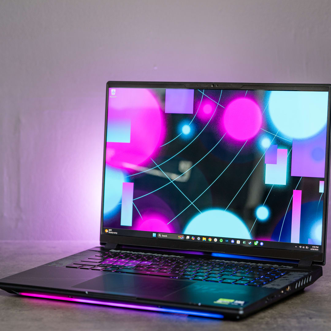 Gigabyte Aorus Master 16: Laptop Gaming Kencang dengan Masalah Kipas Bising dan Material Plastik