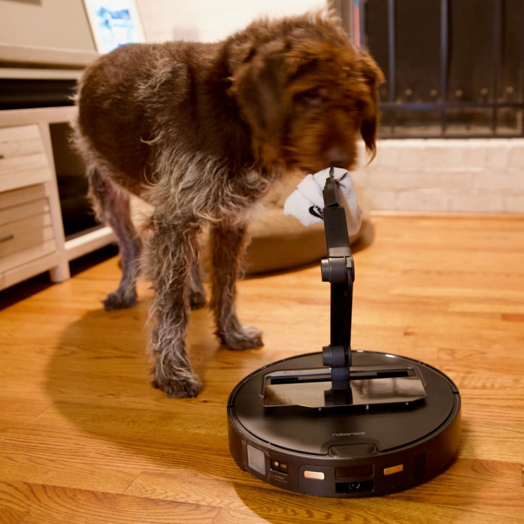 Roborock Saros Z70: Robot Vacuum Dengan Lengan Mekanis Tapi Masih Banyak Kekurangan