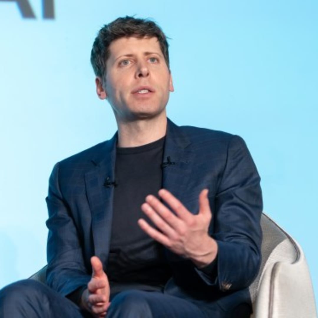 OpenAI dan io Kembangkan Perangkat AI Baru, Bukan In-Ear, Hadapi Gugatan Merek