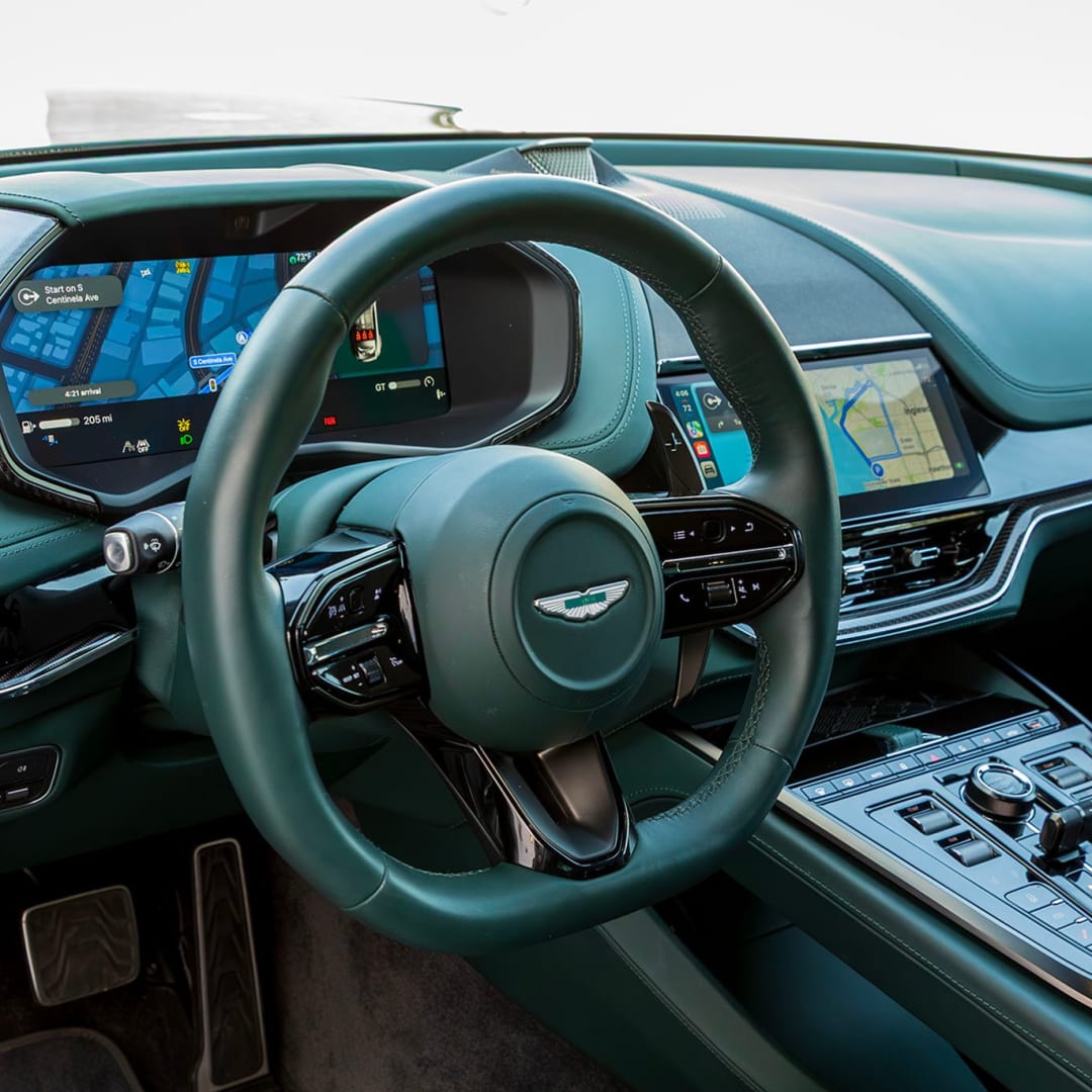 Apple Perkenalkan CarPlay Ultra: Integrasi Canggih di Mobil Aston Martin