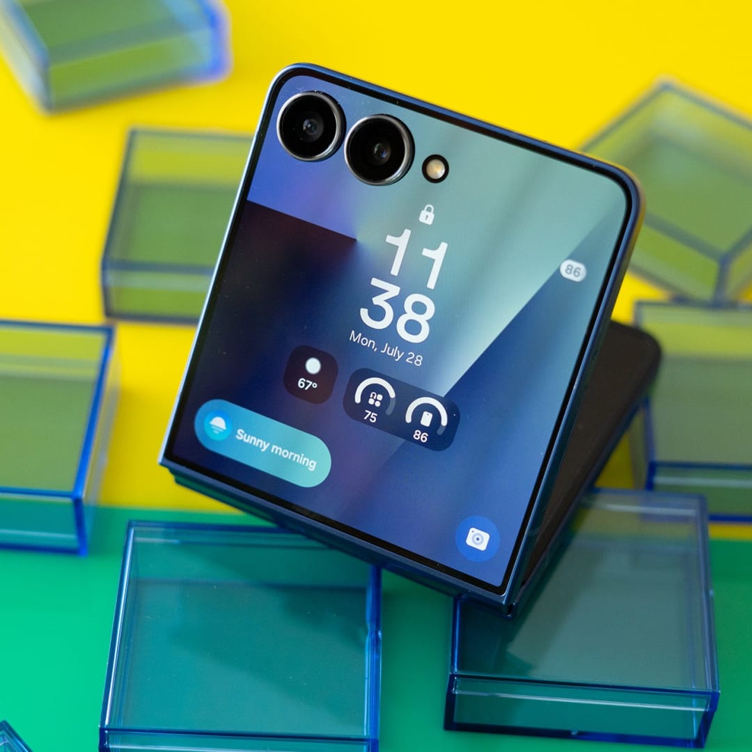 Samsung Galaxy Z Flip 7: Layar Cover Lebih Besar Bikin Pakai Flip Phone Makin Praktis