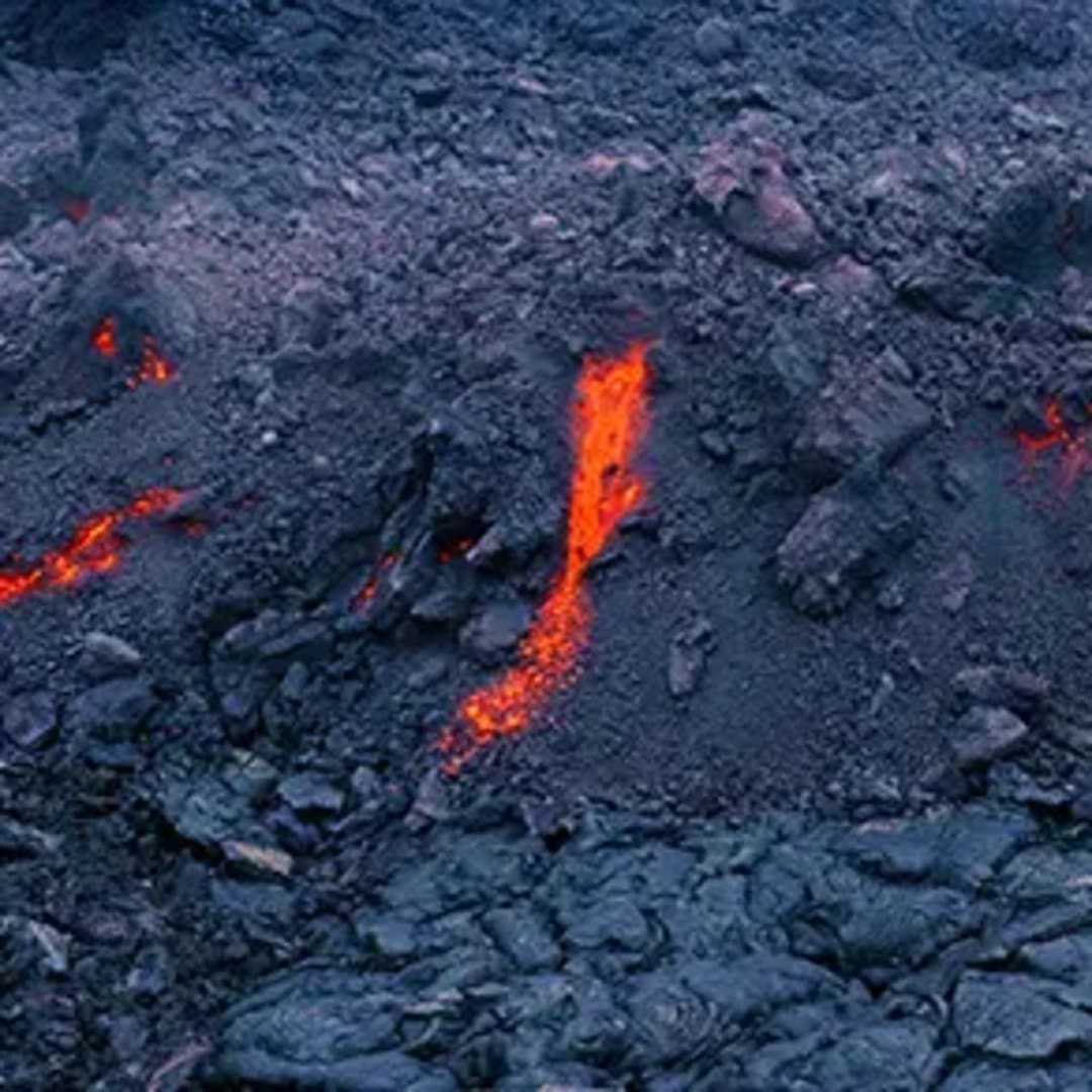 Bumi Bocor? Material Inti Mengalir ke Mantel Lewat Dua 'Blob' Raksasa