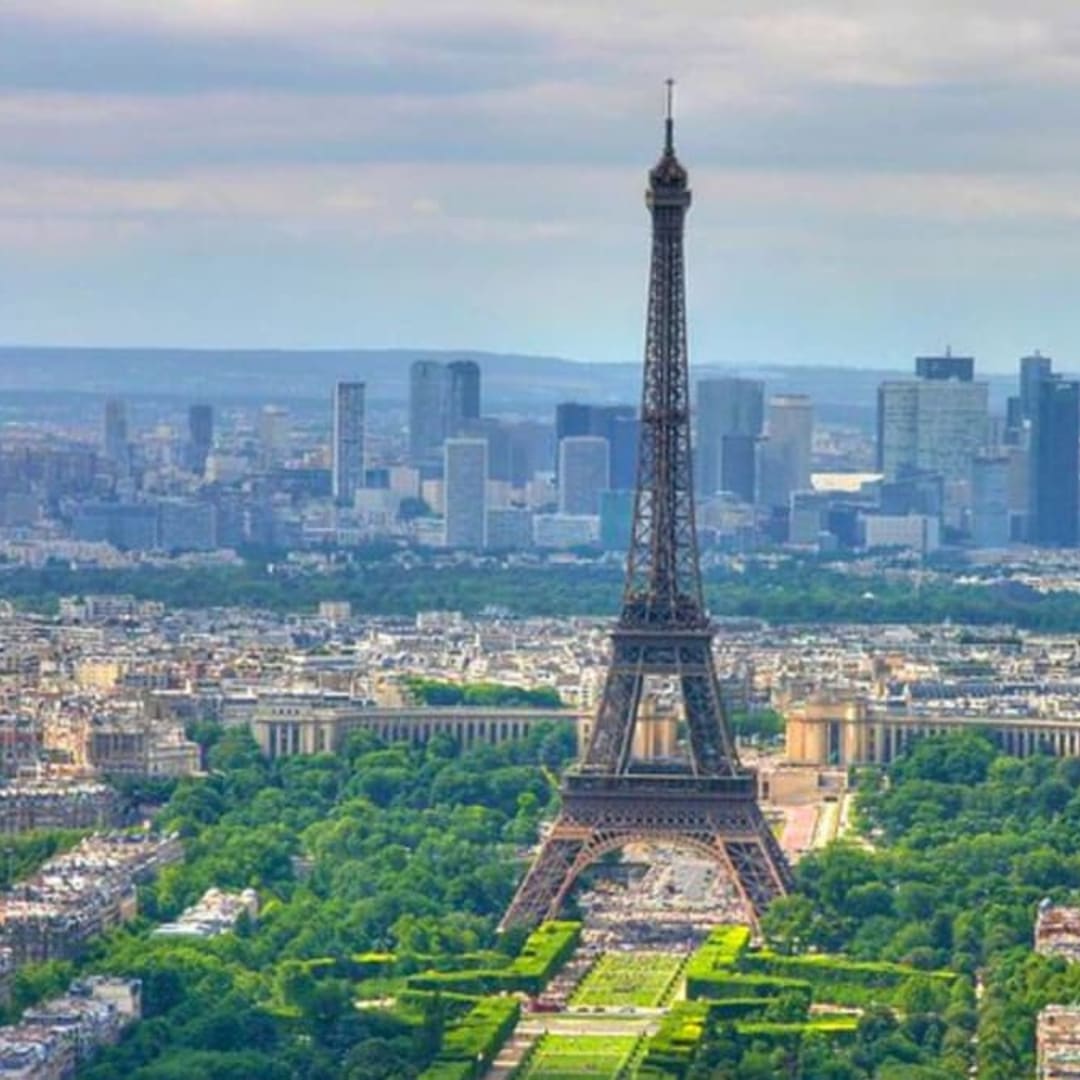 Mengapa Menara Eiffel Memanjang Saat Musim Panas? Rahasia Di Balik Perubahan Tinggi Ikonik