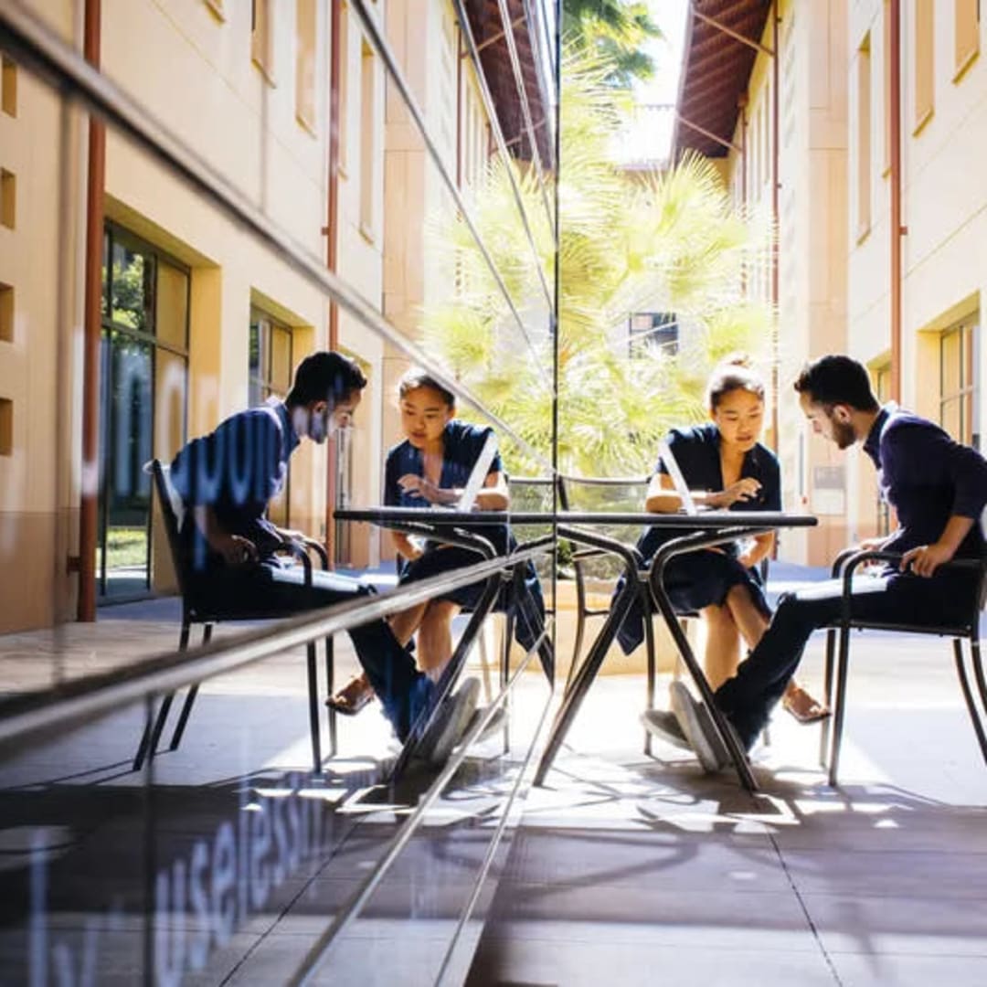 DeepSky: Platform AI Rp 657.80 miliar ($40 Juta)  yang Bantu Mahasiswa MBA Sukses di Dunia Kerja