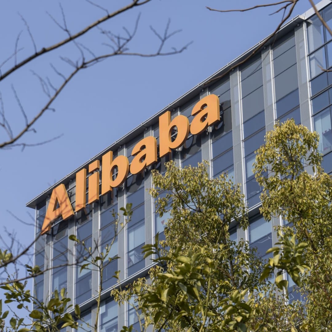 Lonjakan Pendapatan AI Dorong Saham Alibaba Mengalahkan Rival E-Commerce