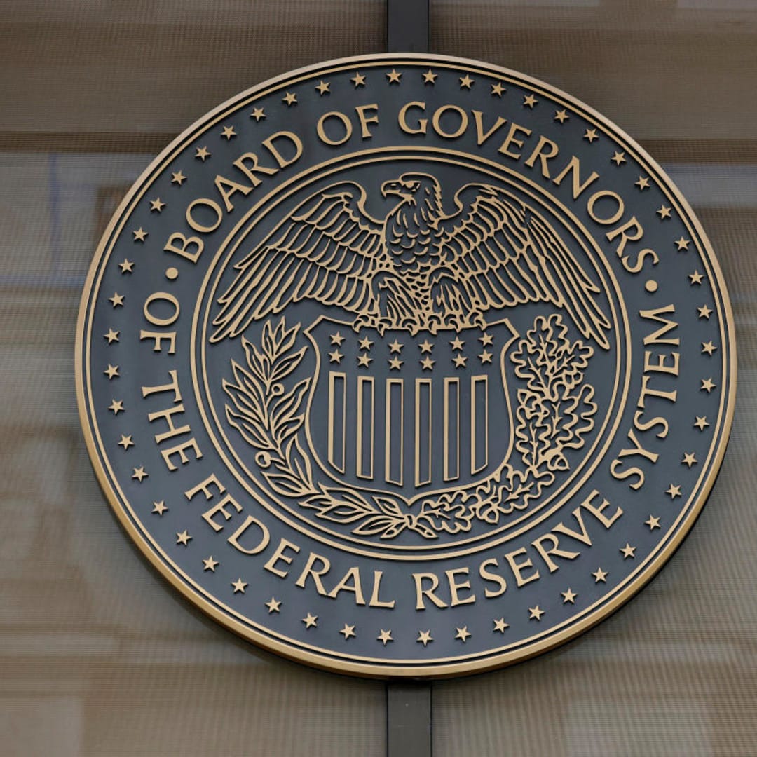 The Fed Turunkan Suku Bunga, Saham Kripto Bergerak Beragam dan Ancaman Keamanan Mengintai
