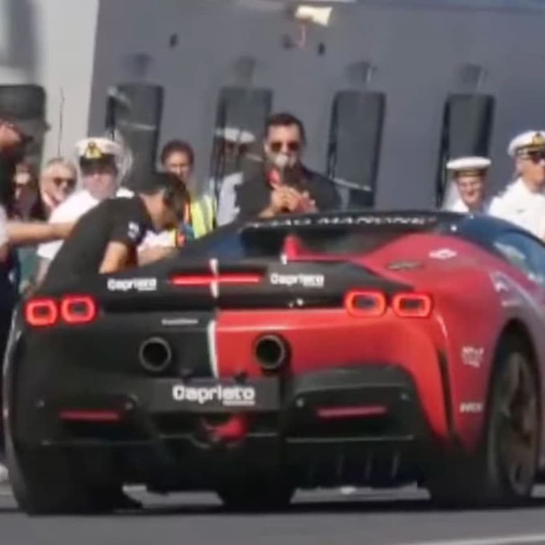 Fabio Barone Memecahkan Rekor Kecepatan Mobil di Dek Kapal Induk Italia