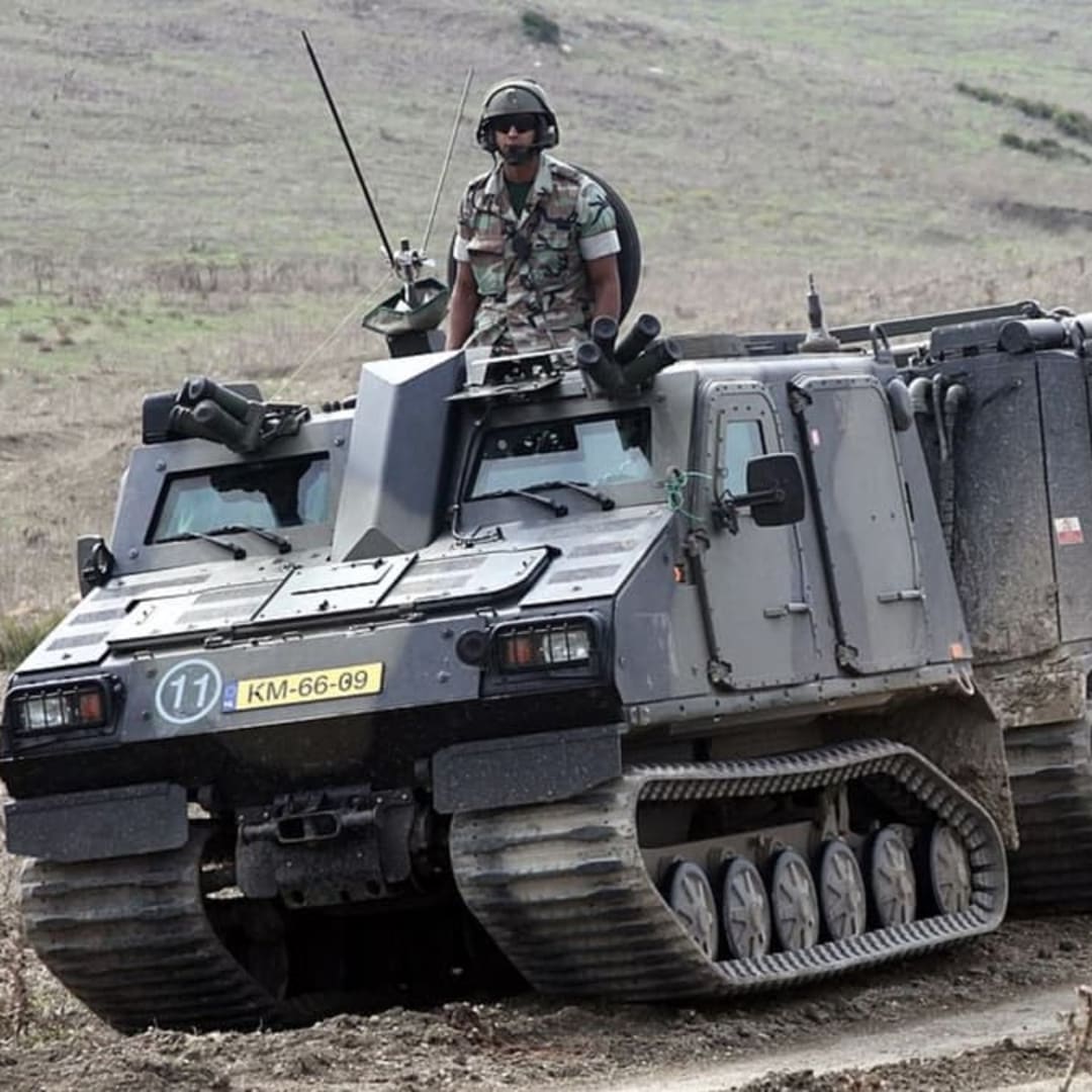 BvS10: Kendaraan Lapis Baja Amfibi Multi-fungsi untuk Medan Berat Militer