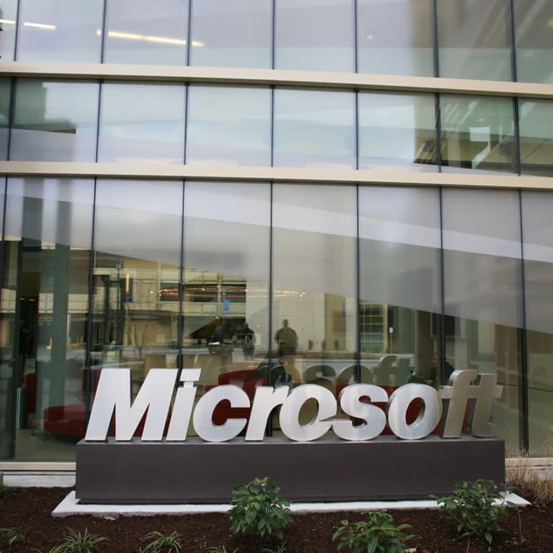 Microsoft Investasi Rp 493.35 triliun ($30 Miliar)  Perkuat AI dan Virtual Reality di Inggris - image 1