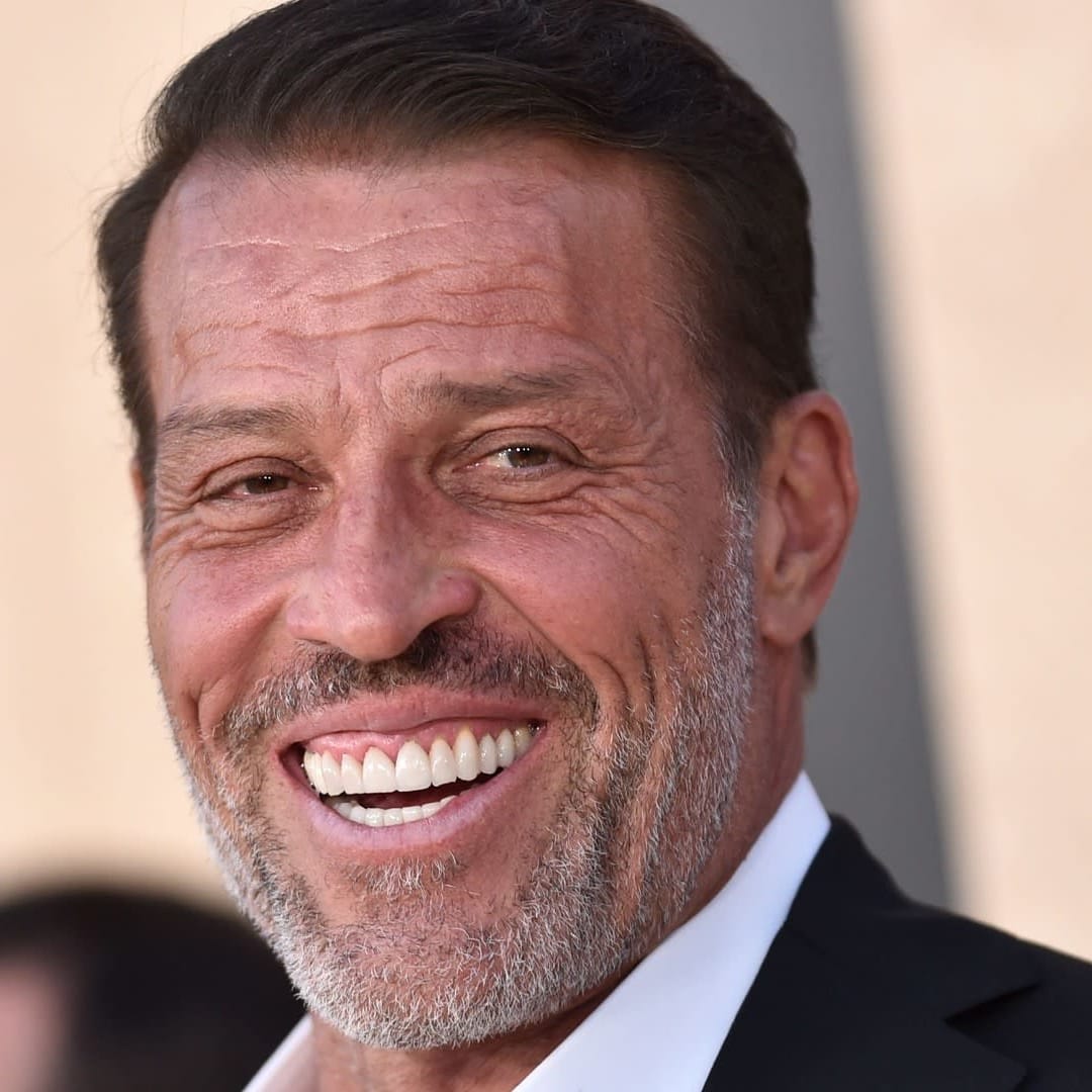 Cara Tony Robbins Ajarkan Investasi Konsisten Agar Keuangan Kuat di Masa Depan