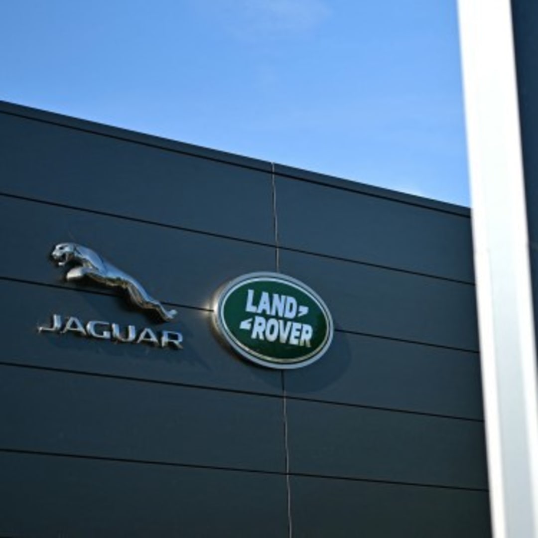 Pemerintah Inggris Beri Pinjaman Rp27 Triliun untuk Jaguar Land Rover Setelah Serangan Siber