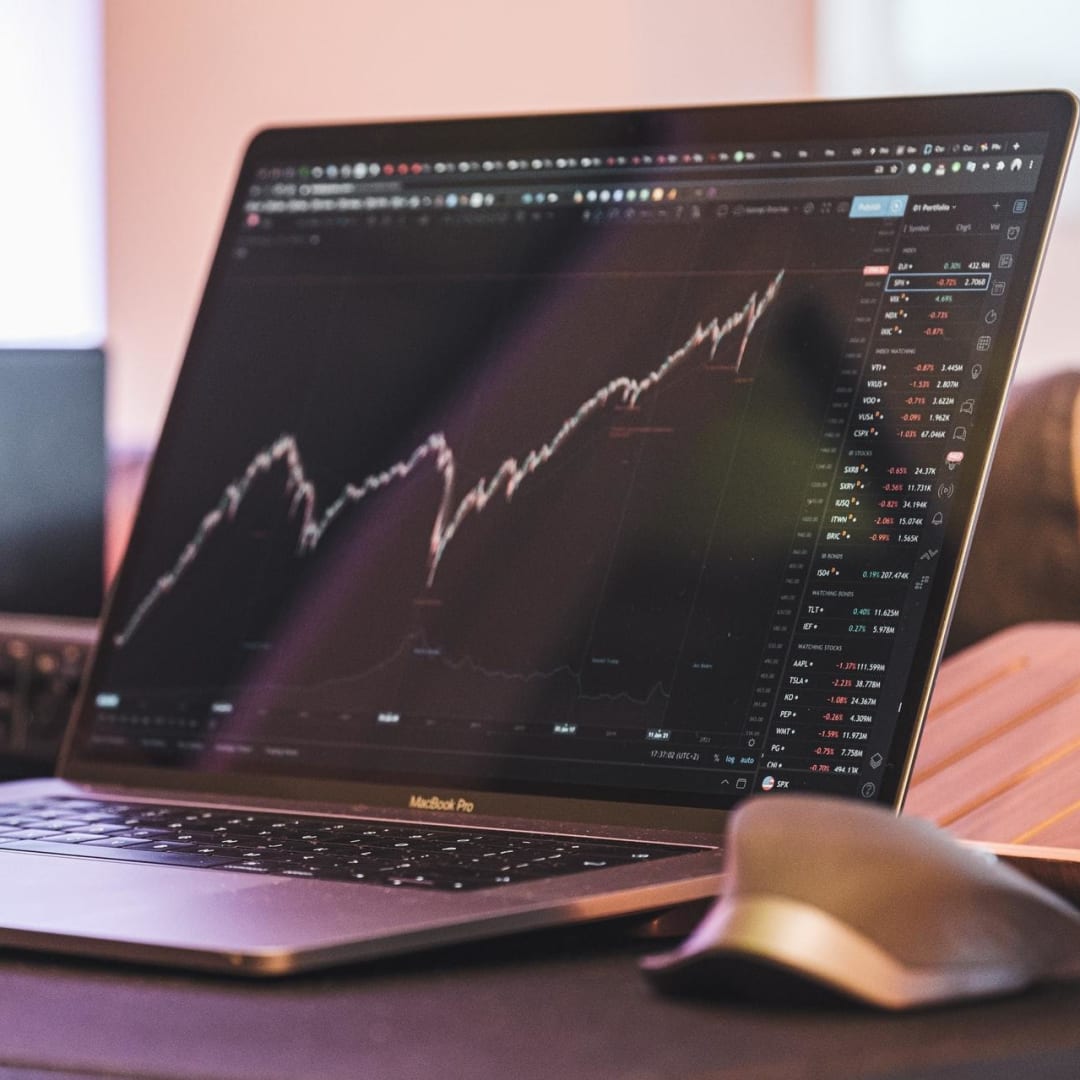 CoreWeave dan Kontrak Miliaran Dolar Menangkap Gelombang Ledakan AI
