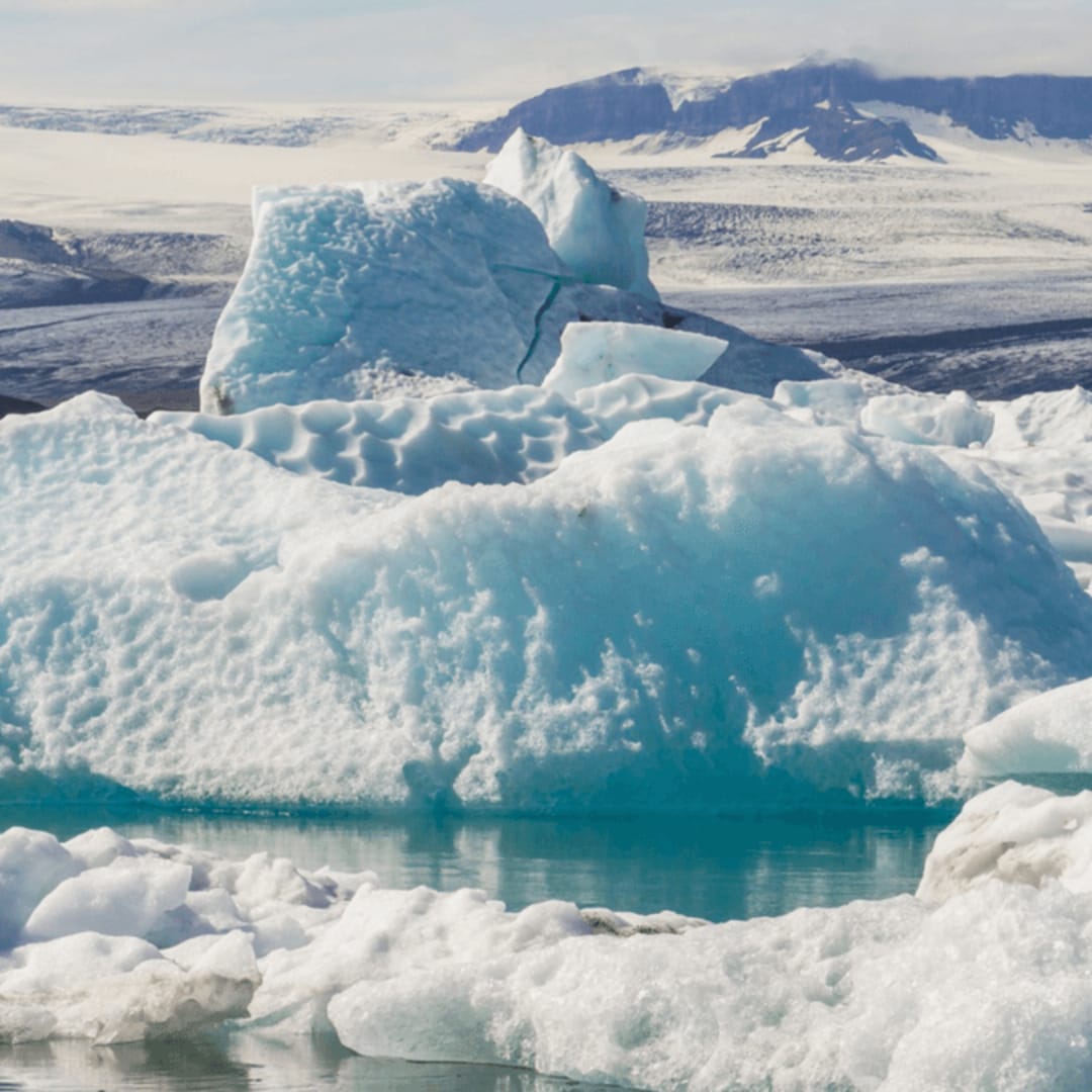 China Pioneering Deep Arctic Ice Dives to Study Ocean Life and Climate Change