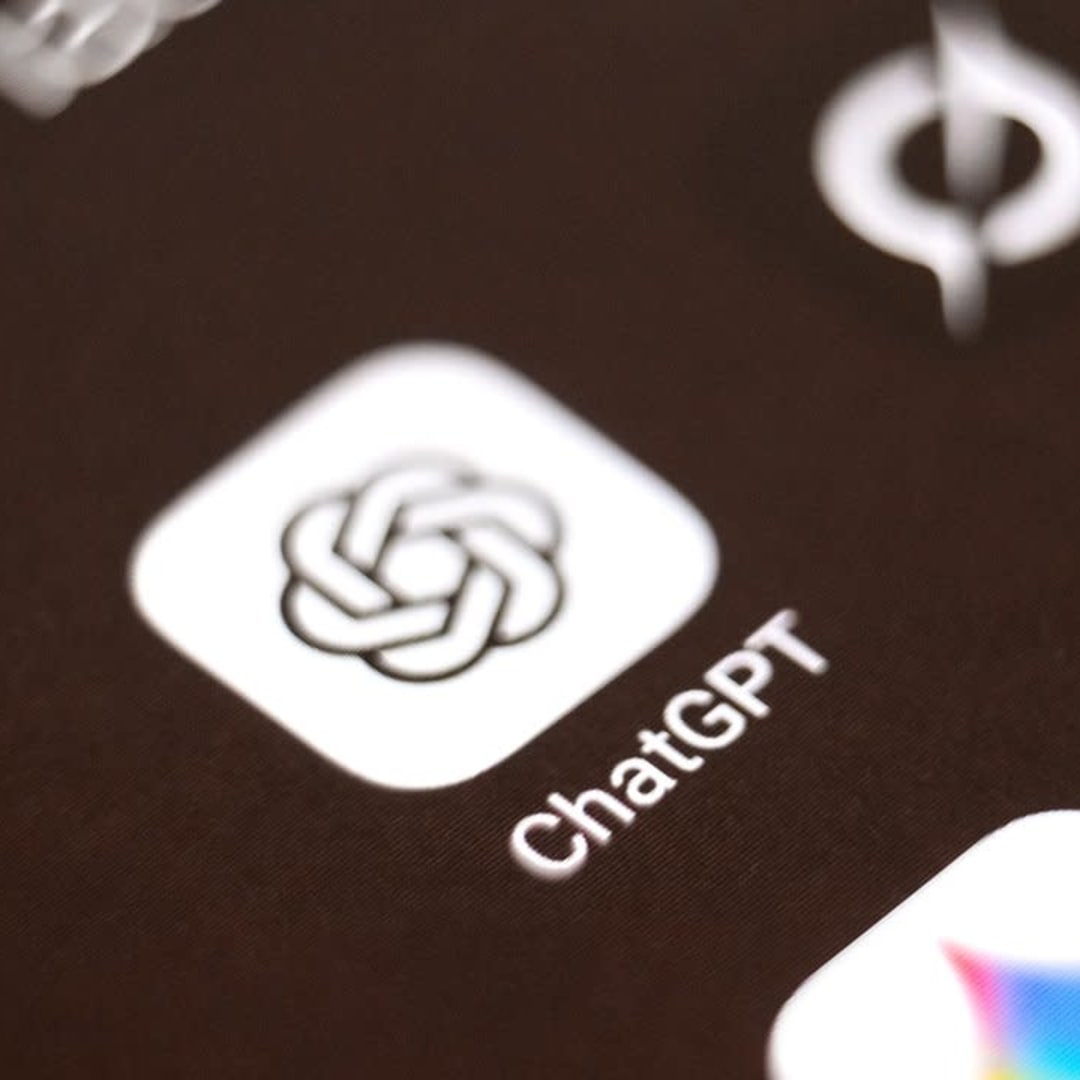 Cara Cerdas Investasi di OpenAI Lewat Mitra Publik Favorit Anda