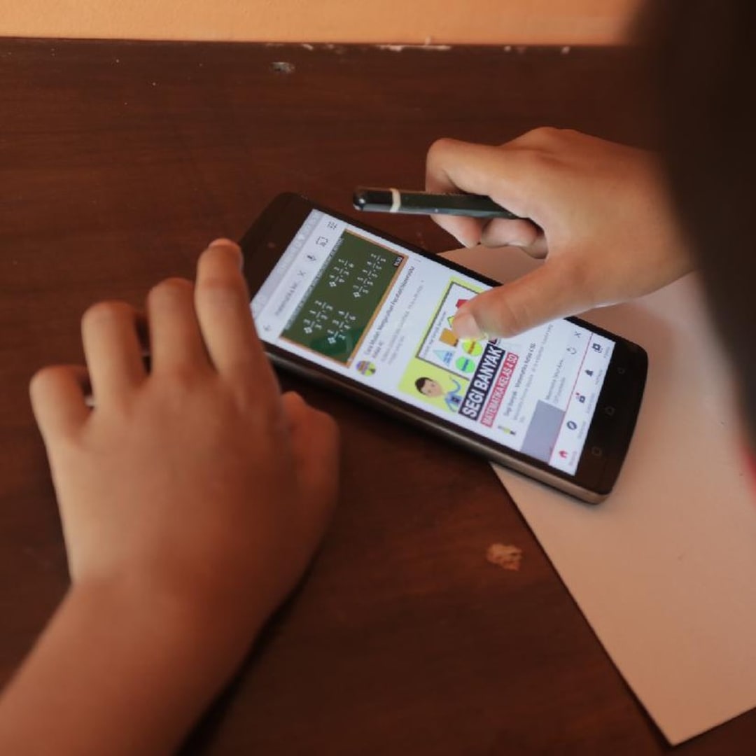 Komdigi Umumkan Pemenang Lelang Frekuensi 1,4 GHz untuk Internet Murah