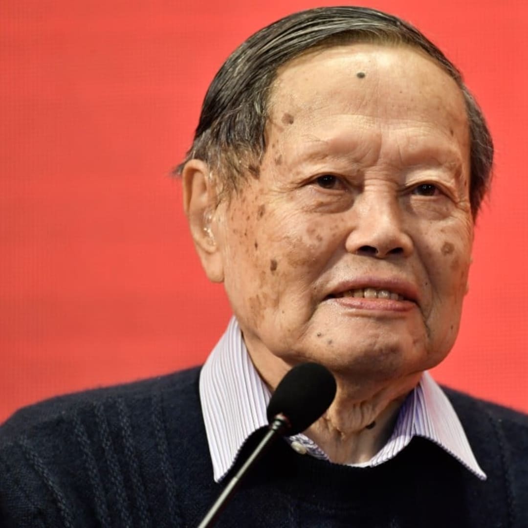 Presiden Xi Jinping Memberikan Penghormatan Tinggi untuk Profesor Chen-ning Yang