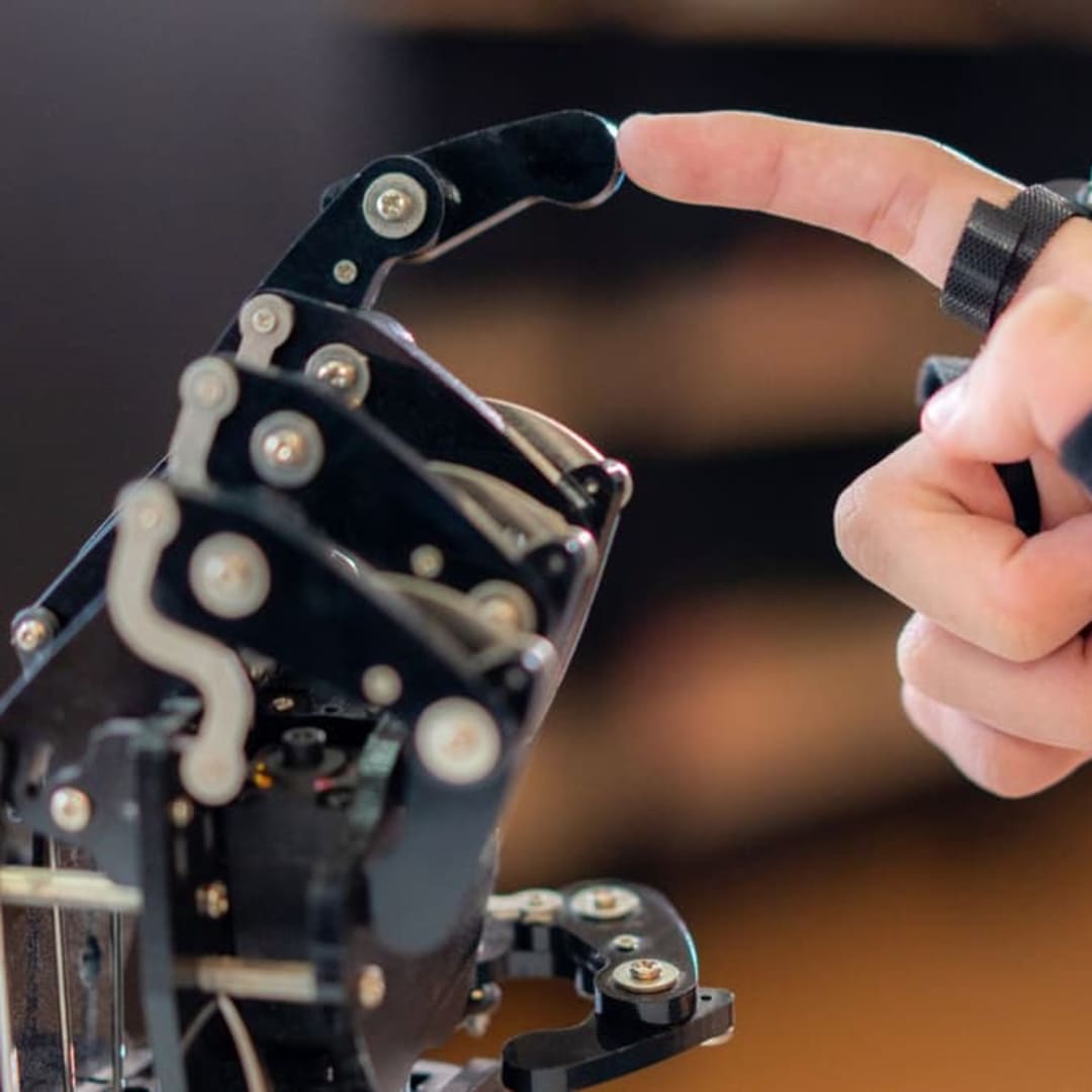 Remaja Bristol Ciptakan Tangan Robotik dari LEGO yang Hampir Seperti Profesional