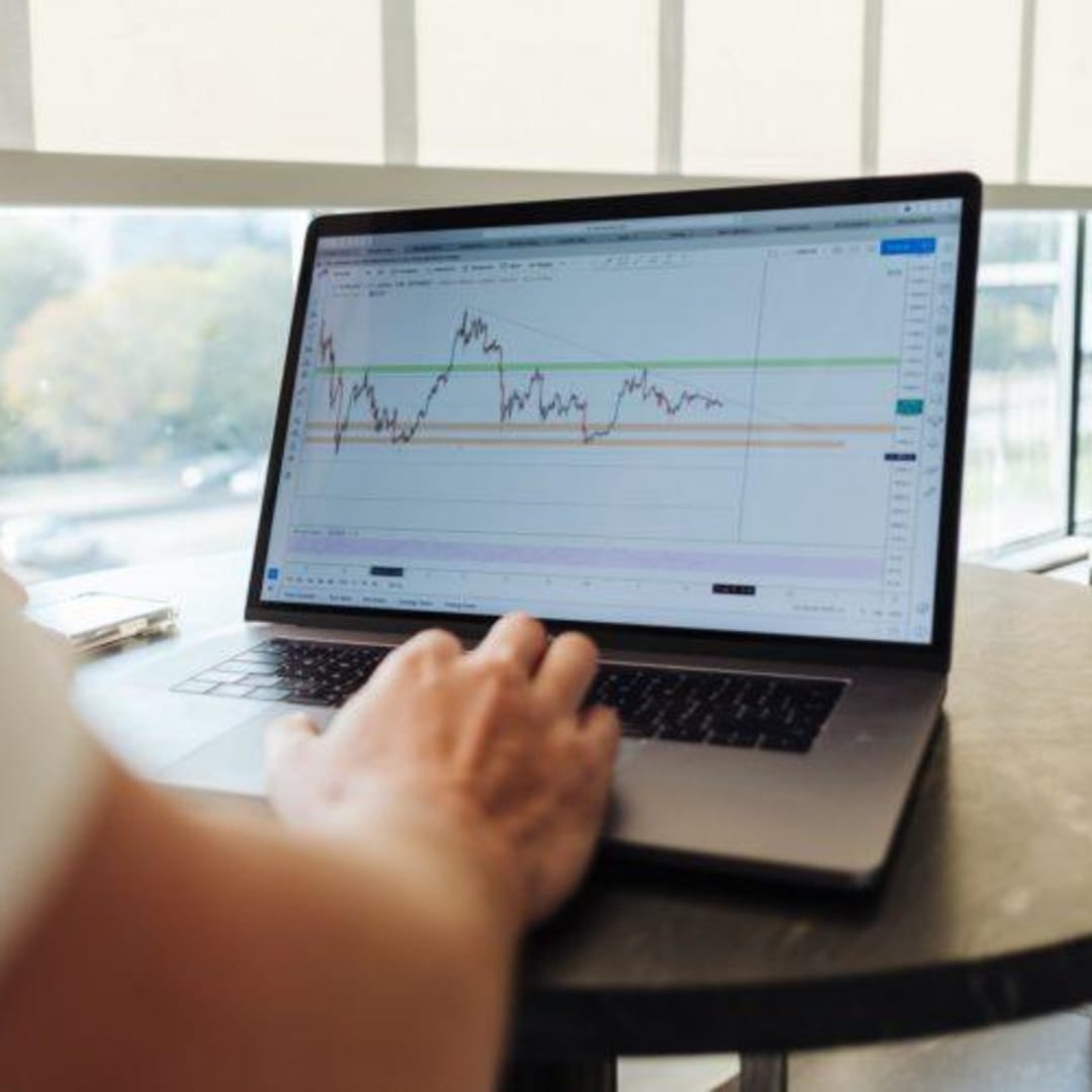 Mengapa Saham AMD Jadi Pilihan Terbaik Investor AI Saat Fed Turunkan Suku Bunga