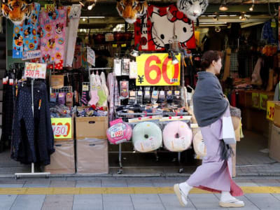 Kenaikan Upah Besar di Sektor Ritel Jepang Picu Tekanan Baru bagi Perusahaan