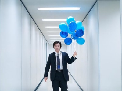 Keanu Reeves Jadi Suara Membangun di Premiere Mengerikan Severance Musim 2