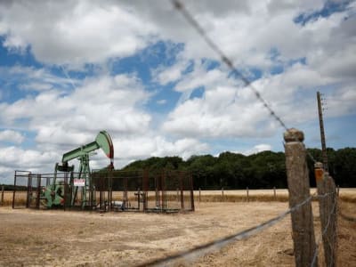 Harga Minyak Turun Karena Ancaman Tarif AS dan Ketidakpastian Ekonomi Global
