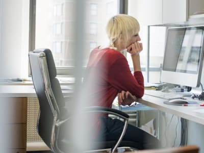 Mengatasi Imposter Syndrome dengan Bantuan AI Generatif: Peluang dan Risiko