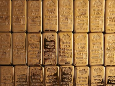 Harga Emas Stabil Meski Ancaman Tarif Trump Guncang Pasar Saham Global