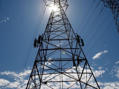 Gabungan Energi Nuklir dan Surya sebagai Kunci Masa Depan AI yang Berkelanjutan