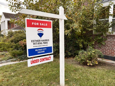 Kontrak Rumah Melambat Karena Suku Bunga Hipotek Tinggi dan Harga Rumah Naik