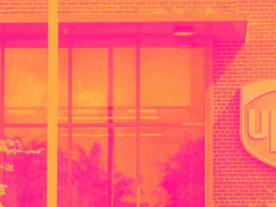 UPS Turun Tajam Karena Amazon Kurangi Volume, Apakah Saatnya Beli?