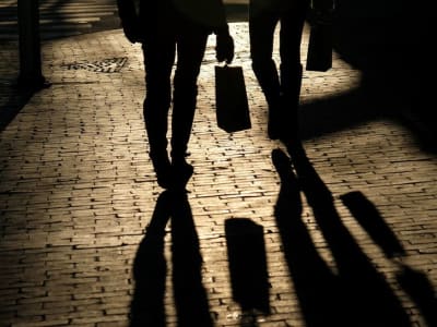 Harga dan Pengeluaran Konsumen Naik, Fed Tunda Turunkan Suku Bunga