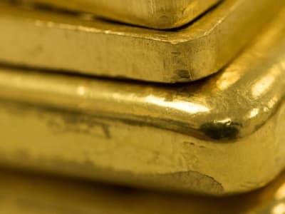 Harga Emas Meroket di Tengah Ketegangan Geopolitik dan Risiko Ekonomi Global