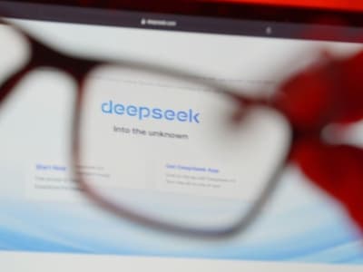 DeepSeek dan Rokid Ubah Cara China Pakai AI di Kacamata Pintar dengan Biaya Rendah