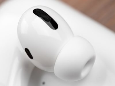 Apple Ciptakan AirPods Baru yang Bisa Dipakai dan Digerakkan Pakai Sarung Tangan