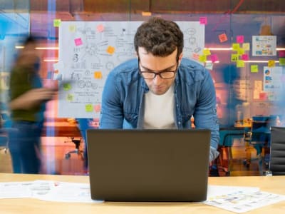 Mengapa Pemasaran Kreatif Perlu Sentuhan Manusia di Era Generative AI