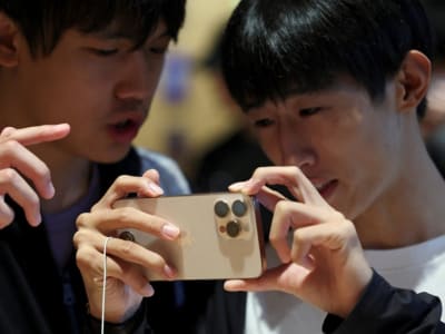 Apple Gandeng Alibaba, DeepSeek Kuasai AI di Smartphone China