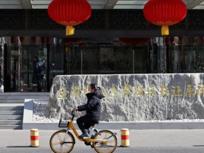 Pasar Saham Asia Tenang Menanti Kebijakan Suku Bunga dan Perundingan Rusia-Ukraina