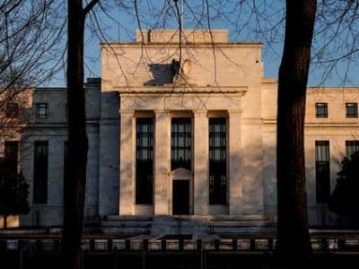 Kebijakan Tarif Trump Picu Kekhawatiran Inflasi di Federal Reserve