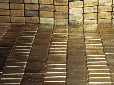 Harga Emas Mencapai Rekor Baru Didukung Risiko Geopolitik dan Tarif