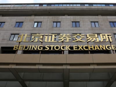 Pasar Asia Tertekan Kebijakan Tarif Trump dan Proyeksi Ekonomi Suram Walmart