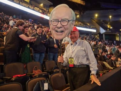 Pendapatan Berkshire Hathaway Melonjak 71% Didukung Kenaikan Suku Bunga