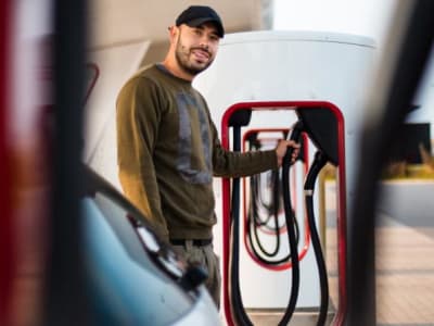 Mengapa Turunnya Saham Tesla Sekarang Jadi Kesempatan Investasi Terbaik