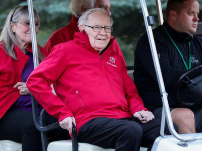 Warren Buffett Jelaskan Strategi Kas dan Investasi Berkshire Hathaway Tahun 2024
